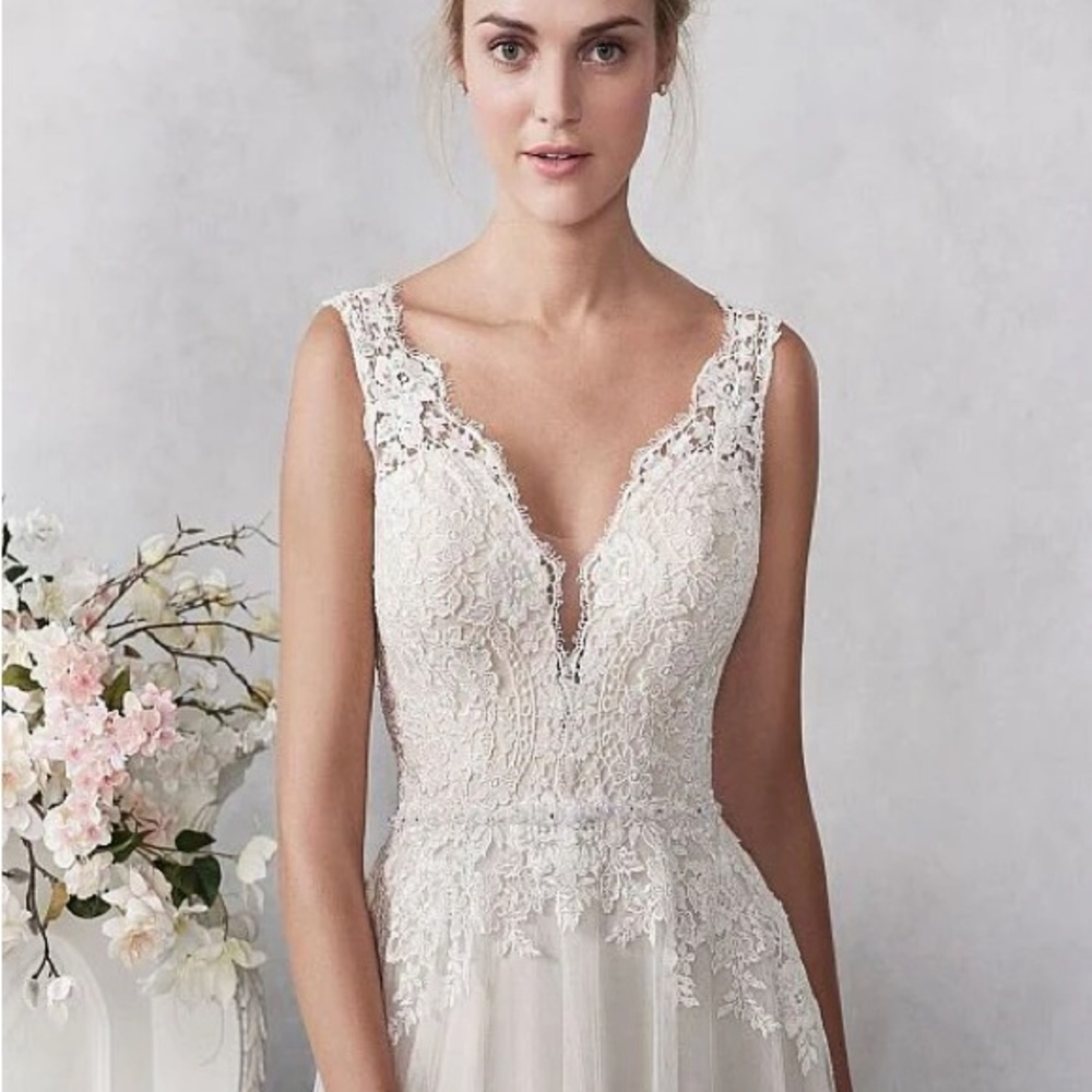 Bohemian lace Wedding Gown